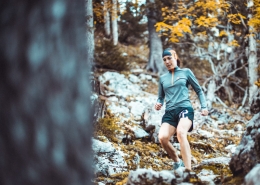 La start-up fribourgeoise Revario met la durabilité au centre de son modèle d'affaires en propose des vêtements de trail running made in Fribourg et accompagnés d'un service de réparation gratuite à vie en cas de dommages