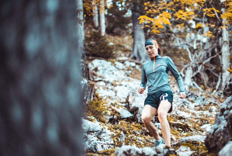 La start-up fribourgeoise Revario met la durabilité au centre de son modèle d'affaires en propose des vêtements de trail running made in Fribourg et accompagnés d'un service de réparation gratuite à vie en cas de dommages